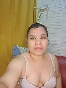 Snapshot of hotlyn45 chatting on 02.15.26 hotlyn45 online show from 02.15.26