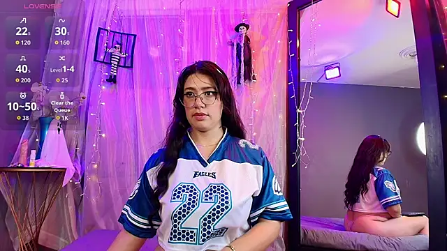 Shalyn Lux online show from 10.21.25