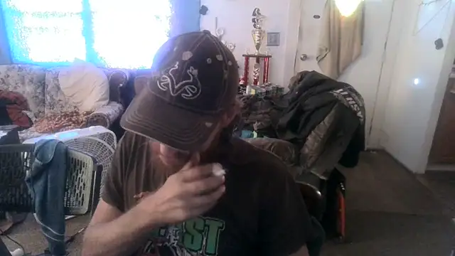Snapshot of Poundtown1226 chatting on 09.15.25 Poundtown1226 online show from 09.15.25