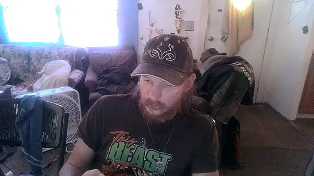 Snapshot of Poundtown1226 chatting on 09.16.25 Poundtown1226 online show from 09.16.25