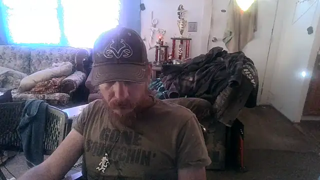 Snapshot of Poundtown1226 chatting on 09.18.25 Poundtown1226 online show from 09.18.25