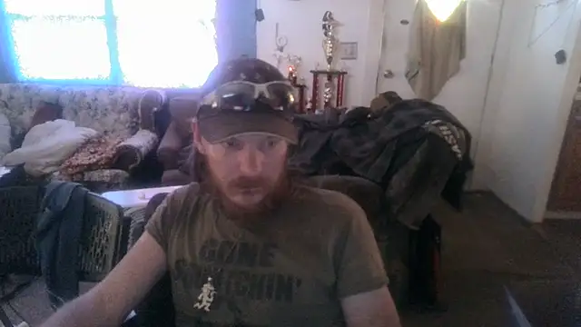 Snapshot of Poundtown1226 chatting on 09.20.25 Poundtown1226 online show from 09.20.25