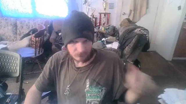 Snapshot of Poundtown1226 chatting on 12.14.25 Poundtown1226 online show from 12.14.25