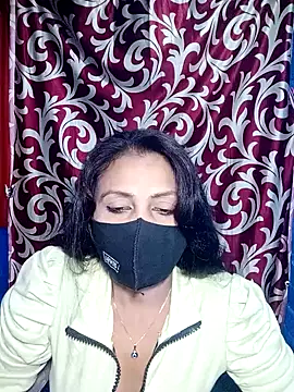 Snapshot of Sexy_Ruby04 chatting on 10.31.25 Sexy Ruby04 online show from 10.31.25