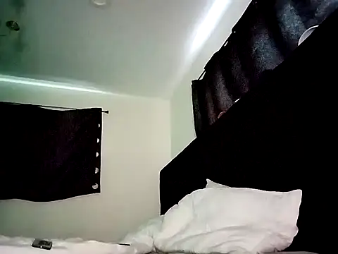 Snapshot of Chavezcarlz chatting on 10.26.25 Chavezcarlz online show from 10.26.25