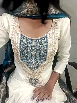 Daizy Shah online show from 05.08.26