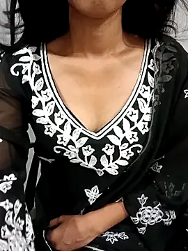 Daizy Shah online show from 06.20.26