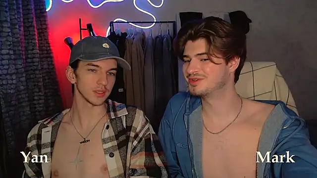 Snapshot of itsyanbb chatting on 10.24.25 itsyanbb online show from 10.24.25