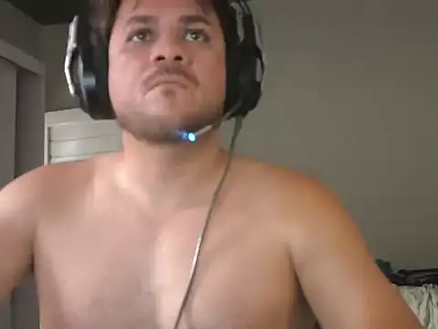 Snapshot of Miguelion2308 chatting on 12.21.25 Miguelion2308 online show from 12.21.25