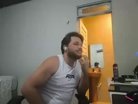 Snapshot of Miguelion2308 chatting on 01.14.26 Miguelion2308 online show from 01.14.26