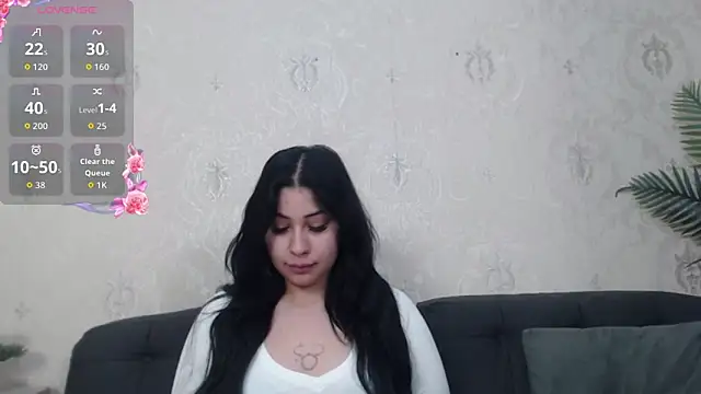 Snapshot of AnaysDivine chatting on 09.26.25 AnaysDivine online show from 09.26.25