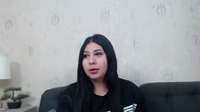 Snapshot of AnaysDivine chatting on 09.30.25 AnaysDivine online show from 09.30.25