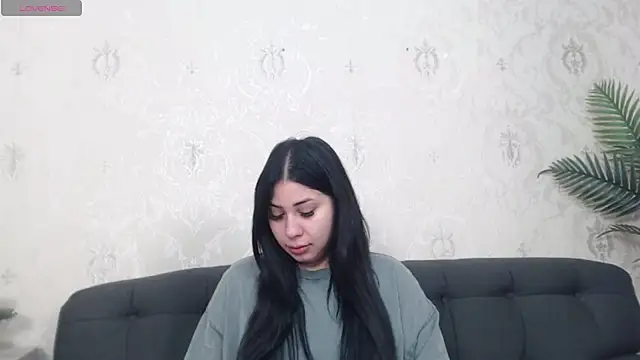 Snapshot of AnaysDivine chatting on 10.01.25 AnaysDivine online show from 10.01.25