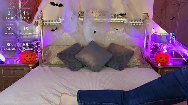 Katherine Loveau online show from 10.21.25