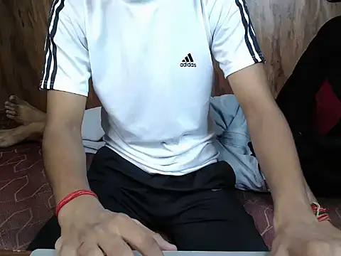 Young duo online show from 10.26.25