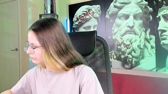 Snapshot of Carrie_Rose chatting on 09.29.25 Carrie Rose online show from 09.29.25