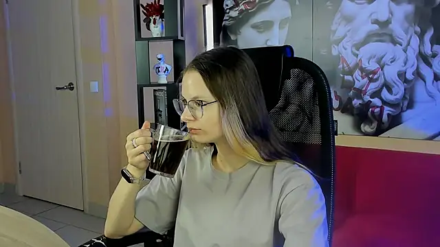 Snapshot of Carrie_Rose chatting on 10.08.25 Carrie Rose online show from 10.08.25