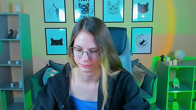 Snapshot of Carrie_Rose chatting on 10.23.25 Carrie Rose online show from 10.23.25