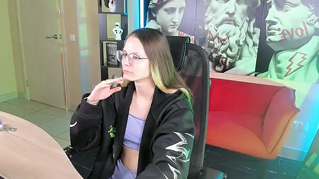 Snapshot of Carrie_Rose chatting on 10.28.25 Carrie Rose online show from 10.28.25