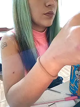 Snapshot of euahotmarii20 chatting on 11.05.25 euahotmarii20 online show from 11.05.25