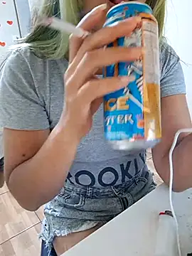 Snapshot of euahotmarii20 chatting on 11.20.25 euahotmarii20 online show from 11.20.25