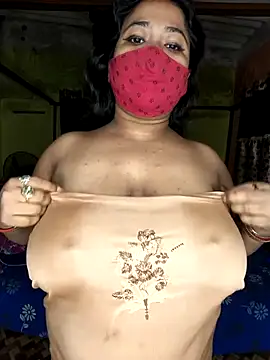 Snapshot of Smile-quien chatting on 11.16.25 Smile-quien online show from 11.16.25