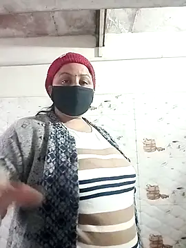 Rakhi sawant143 online show from 12.23.25