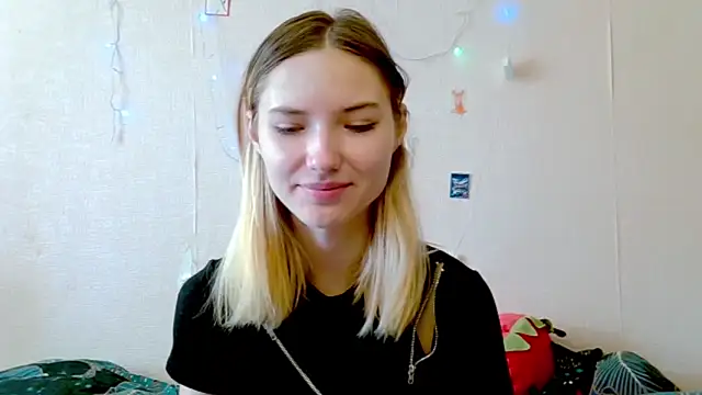  kikiclark   online show from 09.19.25