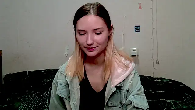  kikiclark   online show from 10.12.25