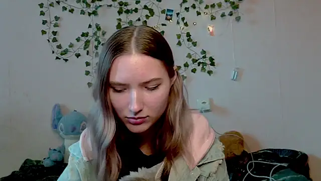  kikiclark   online show from 10.23.25