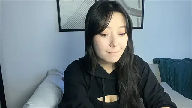 Snapshot of WonderMira chatting on 11.11.25 WonderMira online show from 11.11.25