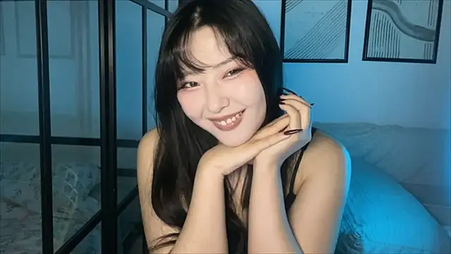 Snapshot of WonderMira chatting on 11.30.25 WonderMira online show from 11.30.25