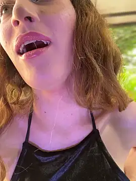 Snapshot of SweetieSinXXX chatting on 10.17.25 SweetieSinXXX online show from 10.17.25