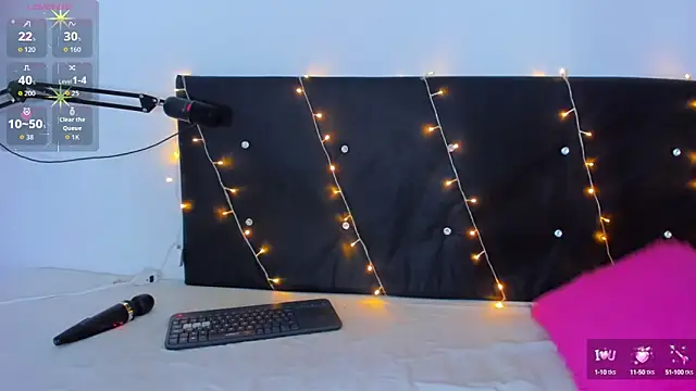 Snapshot of Danaa_moore_ chatting on 10.10.25 Danaa moore online show from 10.10.25