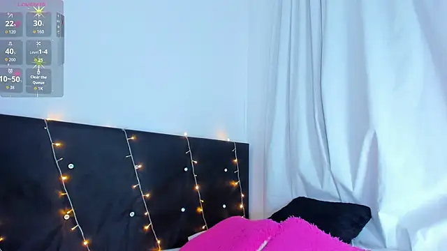 Snapshot of Danaa_moore_ chatting on 10.12.25 Danaa moore online show from 10.12.25