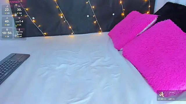 Snapshot of Danaa_moore_ chatting on 10.24.25 Danaa moore online show from 10.24.25