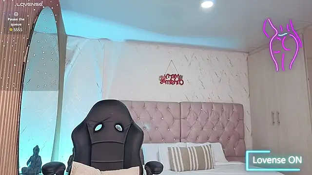 Snapshot of eliza_eup chatting on 12.14.25 eliza eup online show from 12.14.25