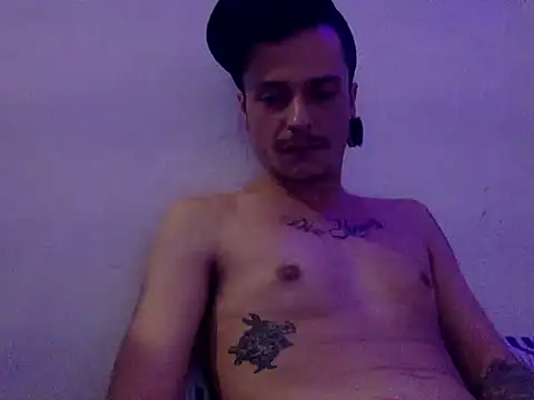 Snapshot of chrisalmeid_ chatting on 09.16.25 chrisalmeid  online show from 09.16.25