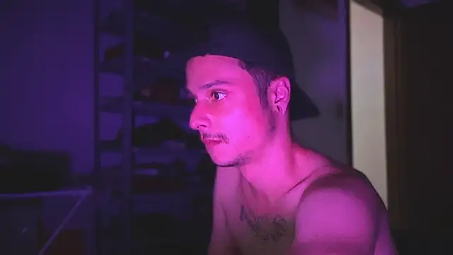 Snapshot of chrisalmeid_ chatting on 09.21.25 chrisalmeid  online show from 09.21.25