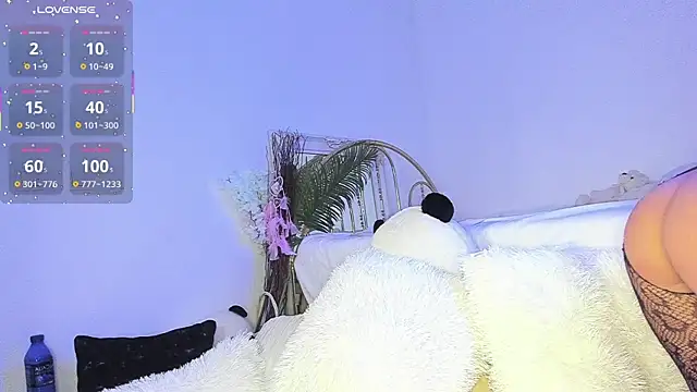 Snapshot of BettyKristal chatting on 10.17.25 BettyKristal online show from 10.17.25