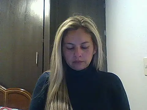 Snapshot of Valery__Rouse_ chatting on 09.19.25 Valery Rouse online show from 09.19.25