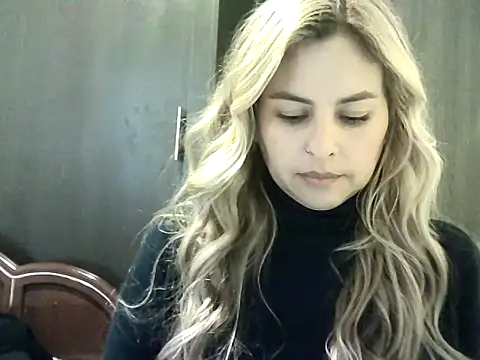 Snapshot of Valery__Rouse_ chatting on 10.01.25 Valery Rouse online show from 10.01.25