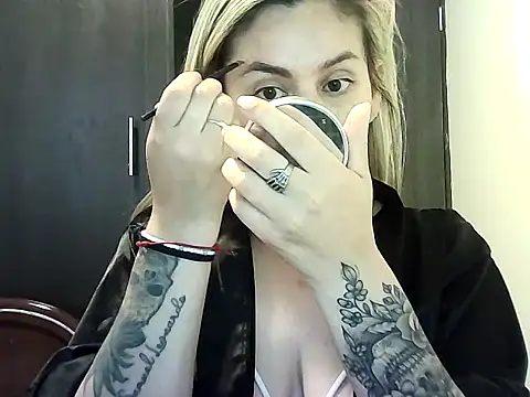 Snapshot of Valery__Rouse_ chatting on 10.14.25 Valery Rouse online show from 10.14.25