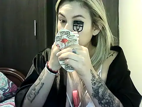 Snapshot of Valery__Rouse_ chatting on 10.15.25 Valery Rouse online show from 10.15.25