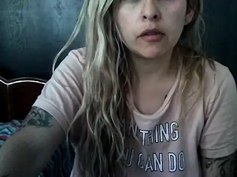 Snapshot of Valery__Rouse_ chatting on 10.27.25 Valery Rouse online show from 10.27.25