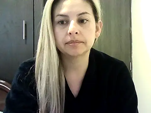 Snapshot of Valery__Rouse_ chatting on 10.31.25 Valery Rouse online show from 10.31.25