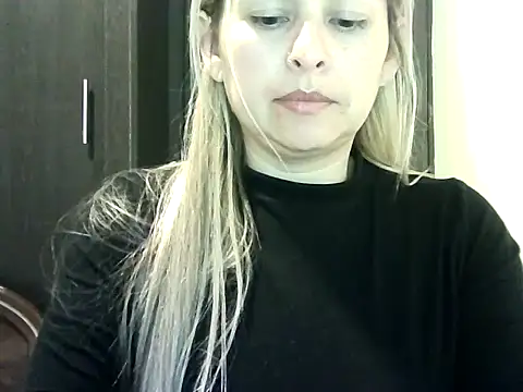 Snapshot of Valery__Rouse_ chatting on 11.02.25 Valery Rouse online show from 11.02.25