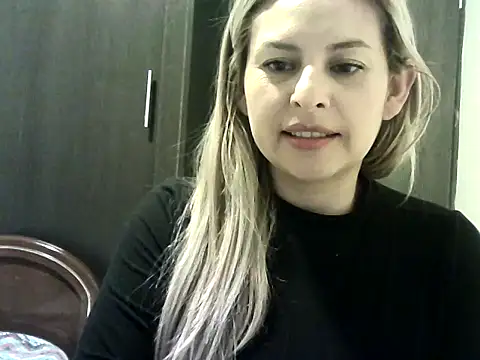 Snapshot of Valery__Rouse_ chatting on 11.03.25 Valery Rouse online show from 11.03.25