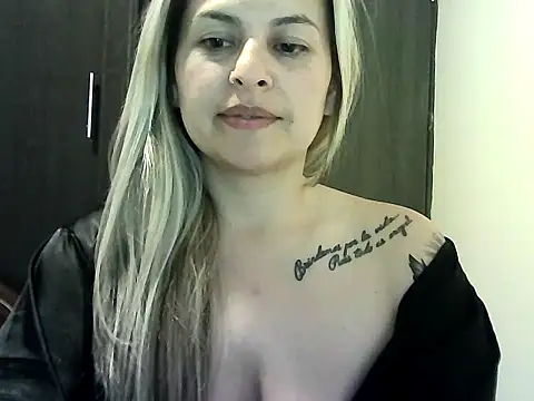 Snapshot of Valery__Rouse_ chatting on 11.10.25 Valery Rouse online show from 11.10.25