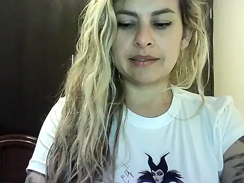 Snapshot of Valery__Rouse_ chatting on 11.28.25 Valery Rouse online show from 11.28.25